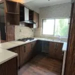 آپارتمان دو خوابه کف پارکت طبقه دوم نورگیر عالی